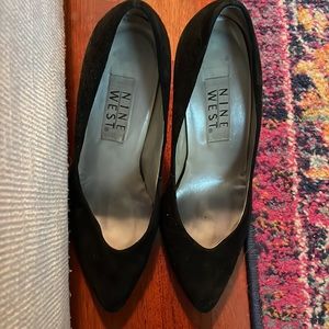 NINE WEST BLACK SUEDE PUMPS